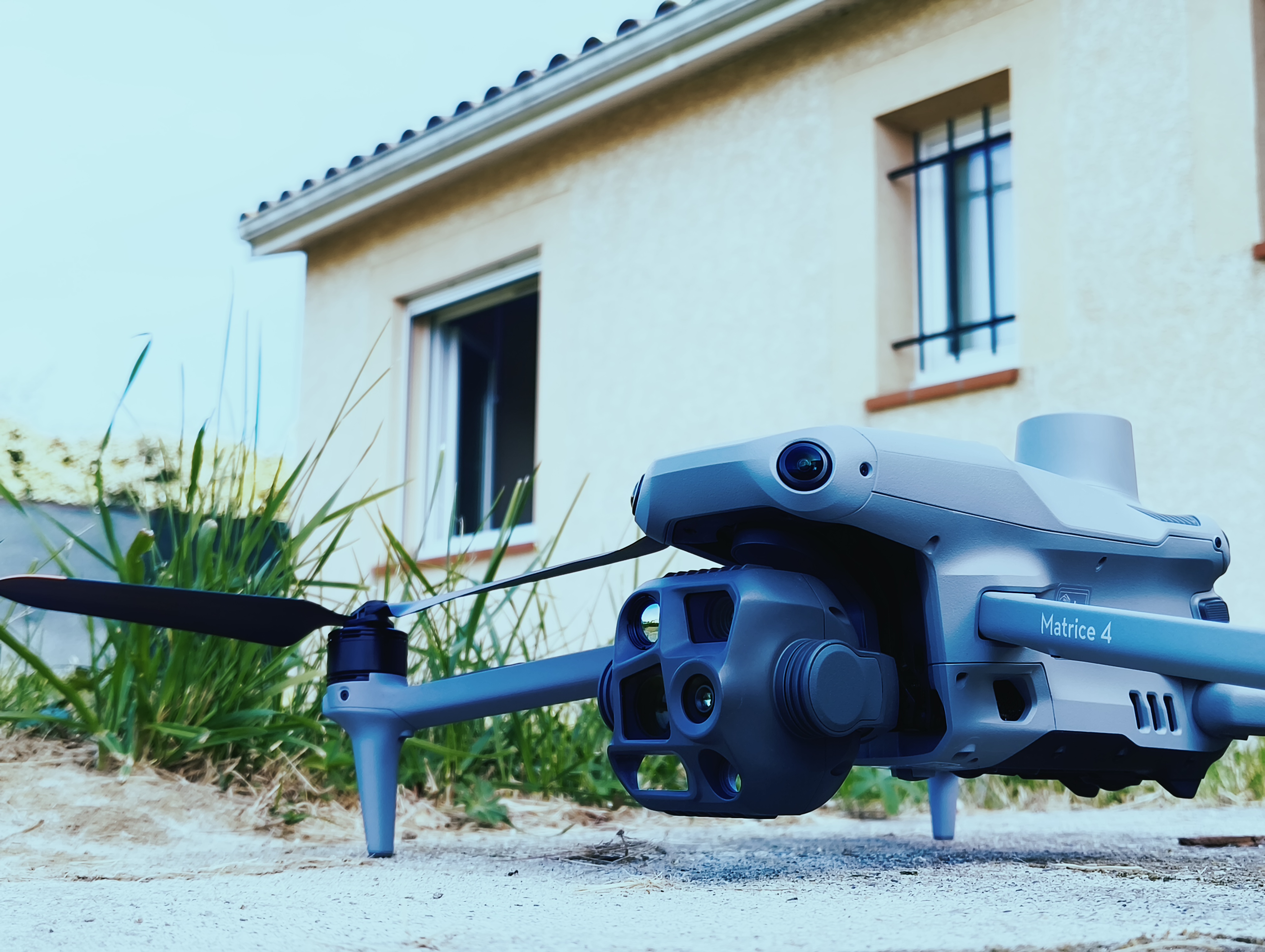 DJI Matrice 4 — drone professionnel multi-capteurs DOCCIEL