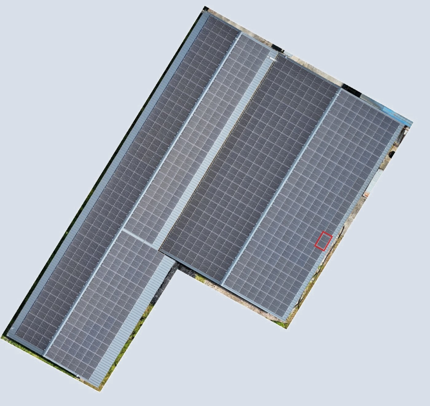 Orthomosaïque RGB géoréférencée d'une toiture photovoltaïque