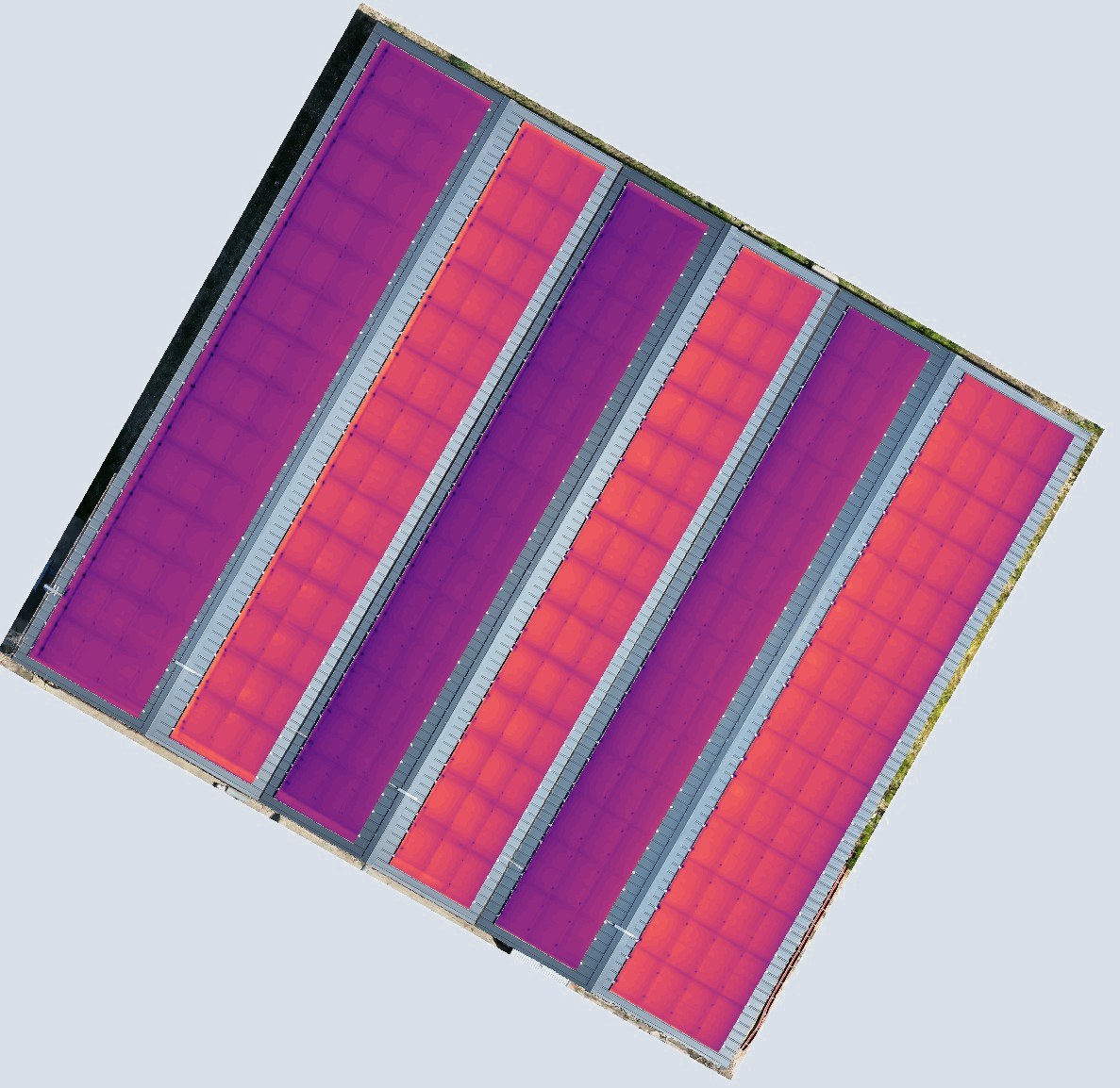 Orthomosaïque thermique normalisée d'une toiture photovoltaïque par drone