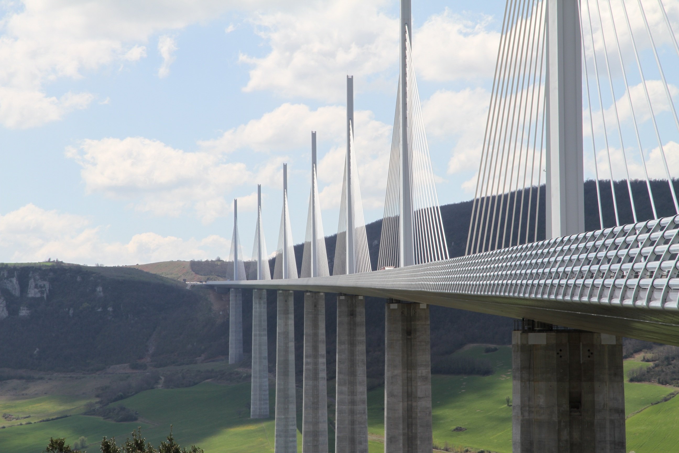 Inspection d'ouvrages d'art par drone : révolutionner la surveillance des ponts et viaducs